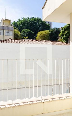 Casa à venda com 320m², 4 quartos e 3 vagas Casa à venda com 320m², 4 quartos e 3 vagasSacada