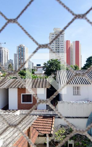 Casa à venda com 320m², 4 quartos e 3 vagas Casa à venda com 320m², 4 quartos e 3 vagasVista do Quarto 4