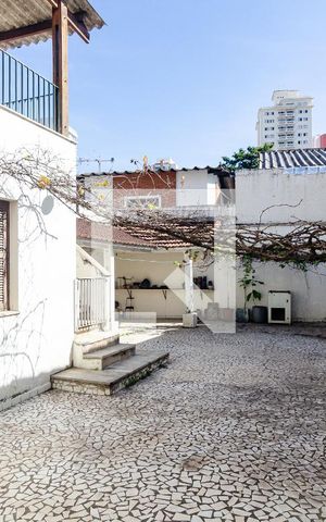 Casa à venda com 320m², 4 quartos e 3 vagas Casa à venda com 320m², 4 quartos e 3 vagasQuintal