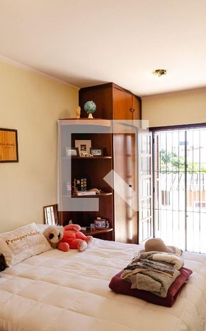 Casa à venda com 320m², 4 quartos e 3 vagas Casa à venda com 320m², 4 quartos e 3 vagasQuarto 3