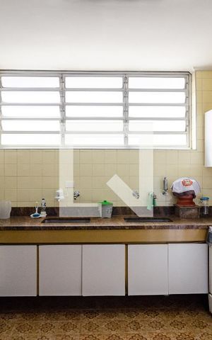 Casa à venda com 320m², 4 quartos e 3 vagas Casa à venda com 320m², 4 quartos e 3 vagasCozinha