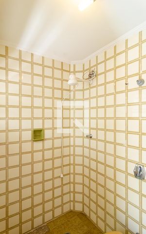 Casa à venda com 320m², 4 quartos e 3 vagas Casa à venda com 320m², 4 quartos e 3 vagasBanheiro de Serviço