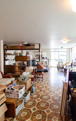 Casa à venda com 320m², 4 quartos e 3 vagas Casa à venda com 320m², 4 quartos e 3 vagasSalão de Festas