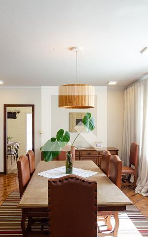 Casa à venda com 320m², 4 quartos e 3 vagas Casa à venda com 320m², 4 quartos e 3 vagasSala