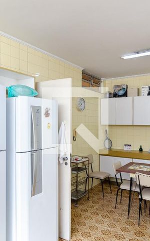 Casa à venda com 320m², 4 quartos e 3 vagas Casa à venda com 320m², 4 quartos e 3 vagasCozinha