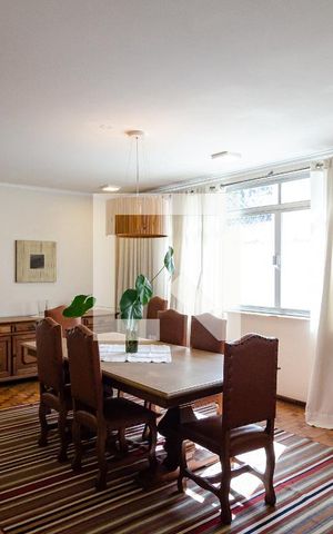Casa à venda com 320m², 4 quartos e 3 vagas Casa à venda com 320m², 4 quartos e 3 vagasSala