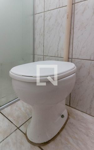 Casa para alugar com 55m², 2 quartos e sem vaga Casa para alugar com 55m², 2 quartos e sem vagaBanheiro Social
