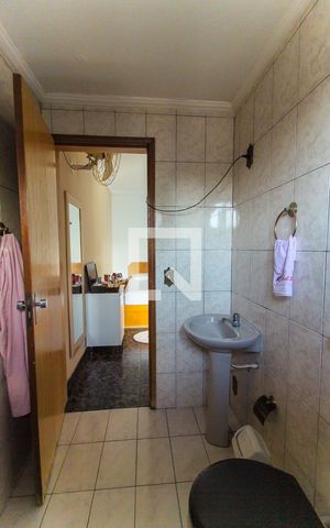 Casa à venda com 160m², 2 quartos e 5 vagas Casa à venda com 160m², 2 quartos e 5 vagasBanheiro da Suíte 1