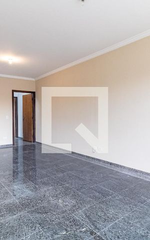 Casa à venda com 200m², 3 quartos e 4 vagas Casa à venda com 200m², 3 quartos e 4 vagasSala