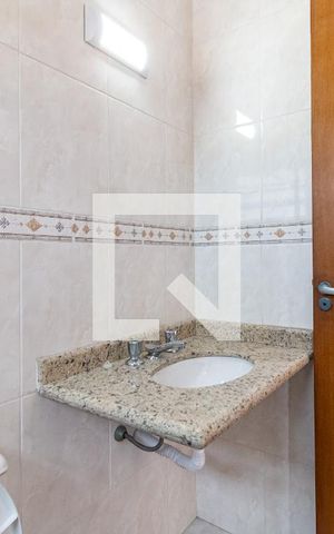 Casa à venda com 200m², 3 quartos e 4 vagas Casa à venda com 200m², 3 quartos e 4 vagasBanheiro da Suíte 3