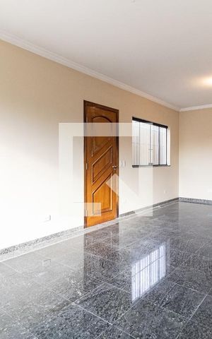Casa à venda com 200m², 3 quartos e 4 vagas Casa à venda com 200m², 3 quartos e 4 vagasSala