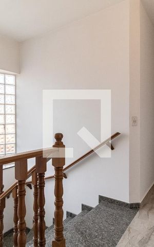 Casa à venda com 200m², 3 quartos e 4 vagas Casa à venda com 200m², 3 quartos e 4 vagasCorredor