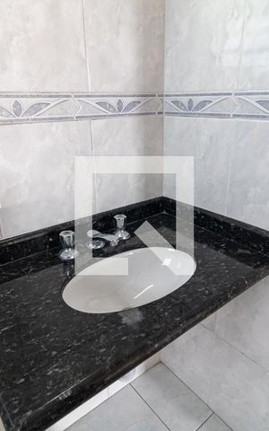 Casa à venda com 200m², 3 quartos e 4 vagas Casa à venda com 200m², 3 quartos e 4 vagasBanheiro da Suíte 1