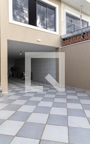 Casa à venda com 200m², 3 quartos e 4 vagas Casa à venda com 200m², 3 quartos e 4 vagasGaragem