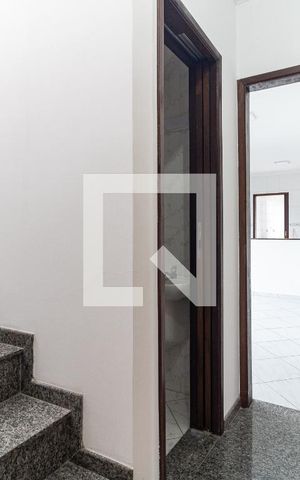 Casa à venda com 200m², 3 quartos e 4 vagas Casa à venda com 200m², 3 quartos e 4 vagasCorredor