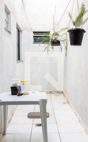 Casa à venda com 250m², 6 quartos e 6 vagas Casa à venda com 250m², 6 quartos e 6 vagasÁrea de Serviço