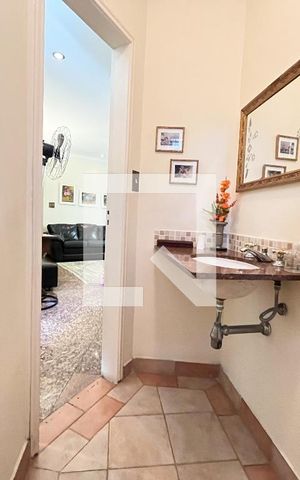 Casa à venda com 250m², 4 quartos e 5 vagas Casa à venda com 250m², 4 quartos e 5 vagasBanheiro