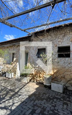 Casa à venda com 250m², 4 quartos e 5 vagas Casa à venda com 250m², 4 quartos e 5 vagasÁrea Comum
