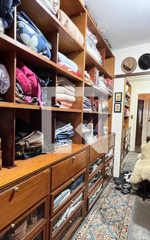 Casa à venda com 250m², 4 quartos e 5 vagas Casa à venda com 250m², 4 quartos e 5 vagasCloset