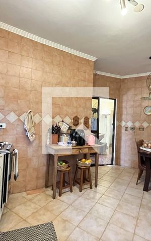Casa à venda com 250m², 4 quartos e 5 vagas Casa à venda com 250m², 4 quartos e 5 vagasCozinha