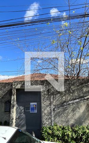 Casa à venda com 250m², 4 quartos e 5 vagas Casa à venda com 250m², 4 quartos e 5 vagasFachada