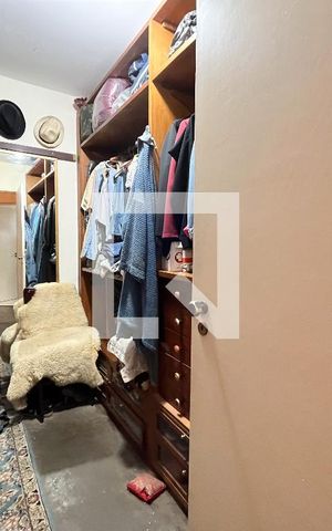 Casa à venda com 250m², 4 quartos e 5 vagas Casa à venda com 250m², 4 quartos e 5 vagasCloset