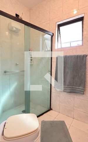Casa à venda com 250m², 4 quartos e 5 vagas Casa à venda com 250m², 4 quartos e 5 vagasBanheiro