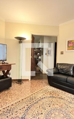 Casa à venda com 250m², 4 quartos e 5 vagas Casa à venda com 250m², 4 quartos e 5 vagasSala