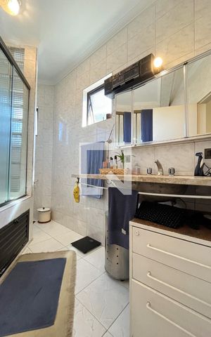 Casa à venda com 250m², 4 quartos e 5 vagas Casa à venda com 250m², 4 quartos e 5 vagasBanheiro