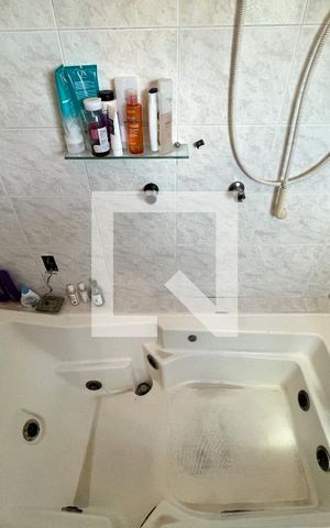 Casa à venda com 250m², 4 quartos e 5 vagas Casa à venda com 250m², 4 quartos e 5 vagasBanheiro