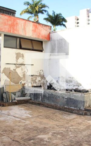 Casa para alugar com 690m², 5 quartos e 7 vagasQuintal