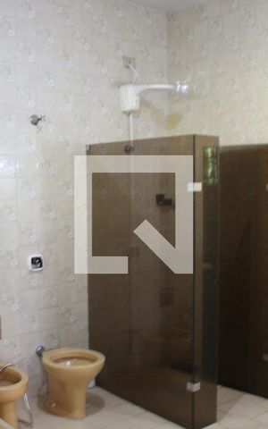 Casa para alugar com 690m², 5 quartos e 7 vagasBanheiro da Suíte 1