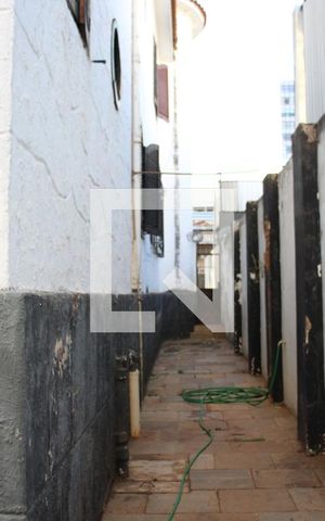 Casa para alugar com 690m², 5 quartos e 7 vagasCorredor