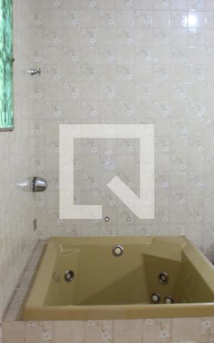 Casa para alugar com 690m², 5 quartos e 7 vagasBanheiro da Suíte 1