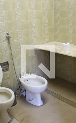 Casa para alugar com 690m², 5 quartos e 7 vagasBanheiro 1