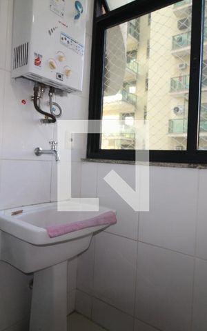 Apartamento para alugar com 77m², 3 quartos e 1 vagaÁrea de Serviço