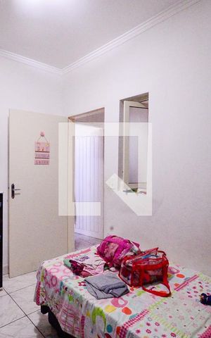 Casa à venda com 200m², 4 quartos e 4 vagas Casa à venda com 200m², 4 quartos e 4 vagasQuarto 1