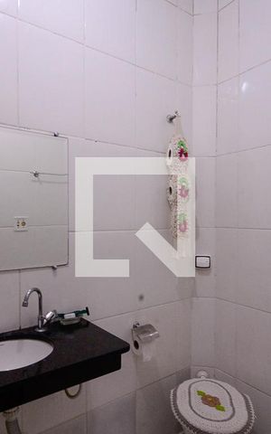Casa à venda com 200m², 4 quartos e 4 vagas Casa à venda com 200m², 4 quartos e 4 vagasBanheiro 1