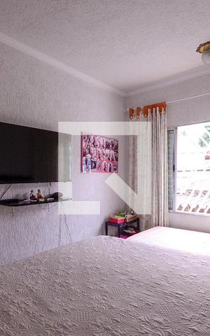 Casa à venda com 200m², 4 quartos e 4 vagas Casa à venda com 200m², 4 quartos e 4 vagasQuarto 3