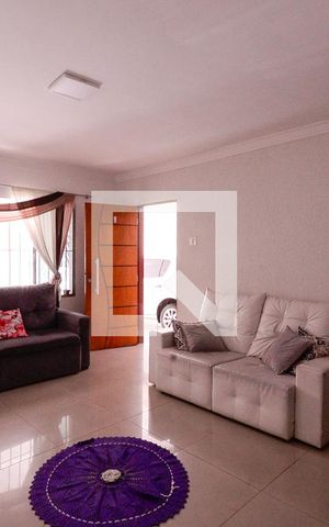 Casa à venda com 200m², 4 quartos e 4 vagas Casa à venda com 200m², 4 quartos e 4 vagasSala 1