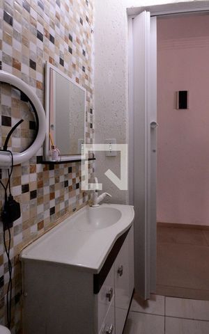 Casa à venda com 200m², 4 quartos e 4 vagas Casa à venda com 200m², 4 quartos e 4 vagasLavabo