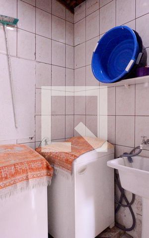 Casa à venda com 200m², 4 quartos e 4 vagas Casa à venda com 200m², 4 quartos e 4 vagasÁrea de Serviço 2