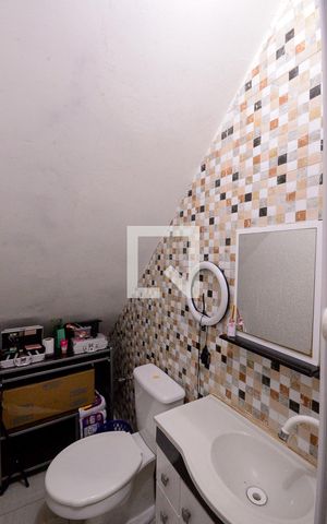 Casa à venda com 200m², 4 quartos e 4 vagas Casa à venda com 200m², 4 quartos e 4 vagasLavabo