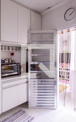 Casa à venda com 200m², 4 quartos e 4 vagas Casa à venda com 200m², 4 quartos e 4 vagasCozinha 2