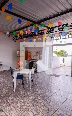Casa à venda com 200m², 4 quartos e 4 vagas Casa à venda com 200m², 4 quartos e 4 vagasÁrea de Lazer 2