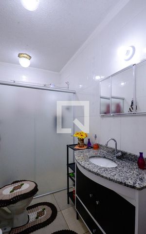 Casa à venda com 200m², 4 quartos e 4 vagas Casa à venda com 200m², 4 quartos e 4 vagasBanheiro 2