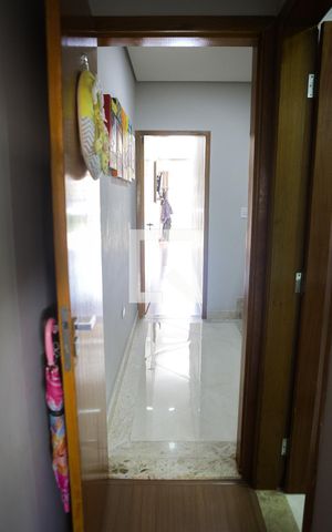 Casa à venda com 120m², 2 quartos e 2 vagasCorredor