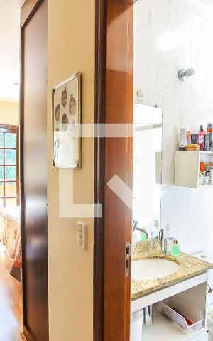 Casa à venda com 131m², 3 quartos e 3 vagas Casa à venda com 131m², 3 quartos e 3 vagasSuíte