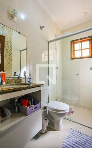 Casa à venda com 131m², 3 quartos e 3 vagas Casa à venda com 131m², 3 quartos e 3 vagasBanheiro