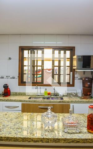 Casa à venda com 131m², 3 quartos e 3 vagas Casa à venda com 131m², 3 quartos e 3 vagasCozinha